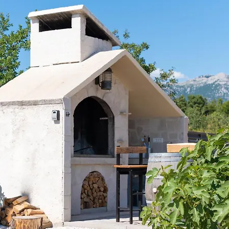 With Spa-barkica Amareta